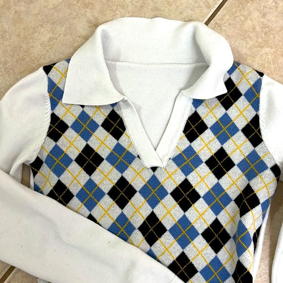 Preppy pull on. Vee neck. Collared. Argyle Diamond pattern. GIRLS size small. - Picture 2 of 7
